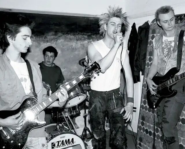 Одни из столпов Anarcho Punk - британцы "Conflict". 