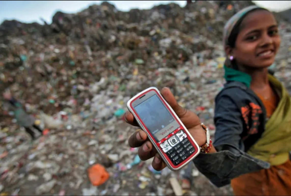 Мобильные телефоны в индийских деревнях. Источник: Adnan Abidi/Reuters