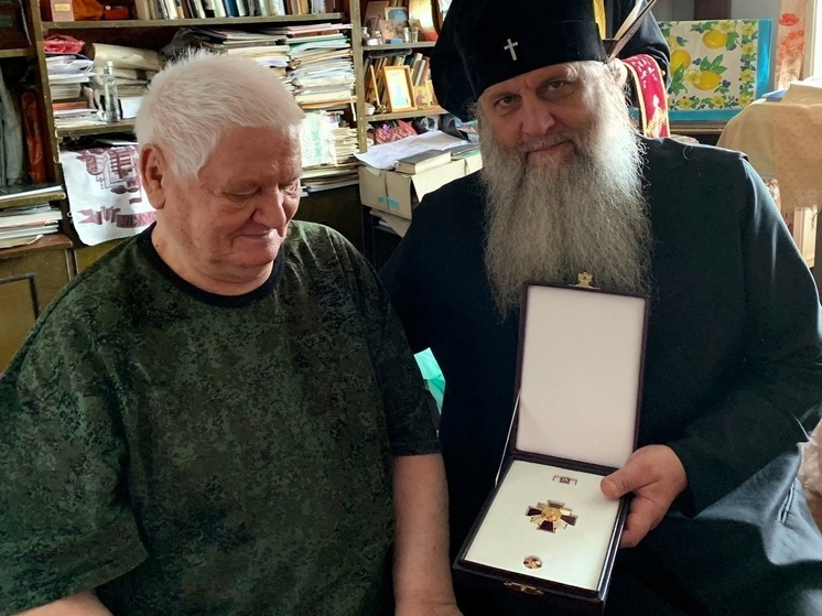     Хабаровский художник Геннадий Павлишин отмечен орденом святителя Иннокентия Московского ФОТО: Хабаровская епархия