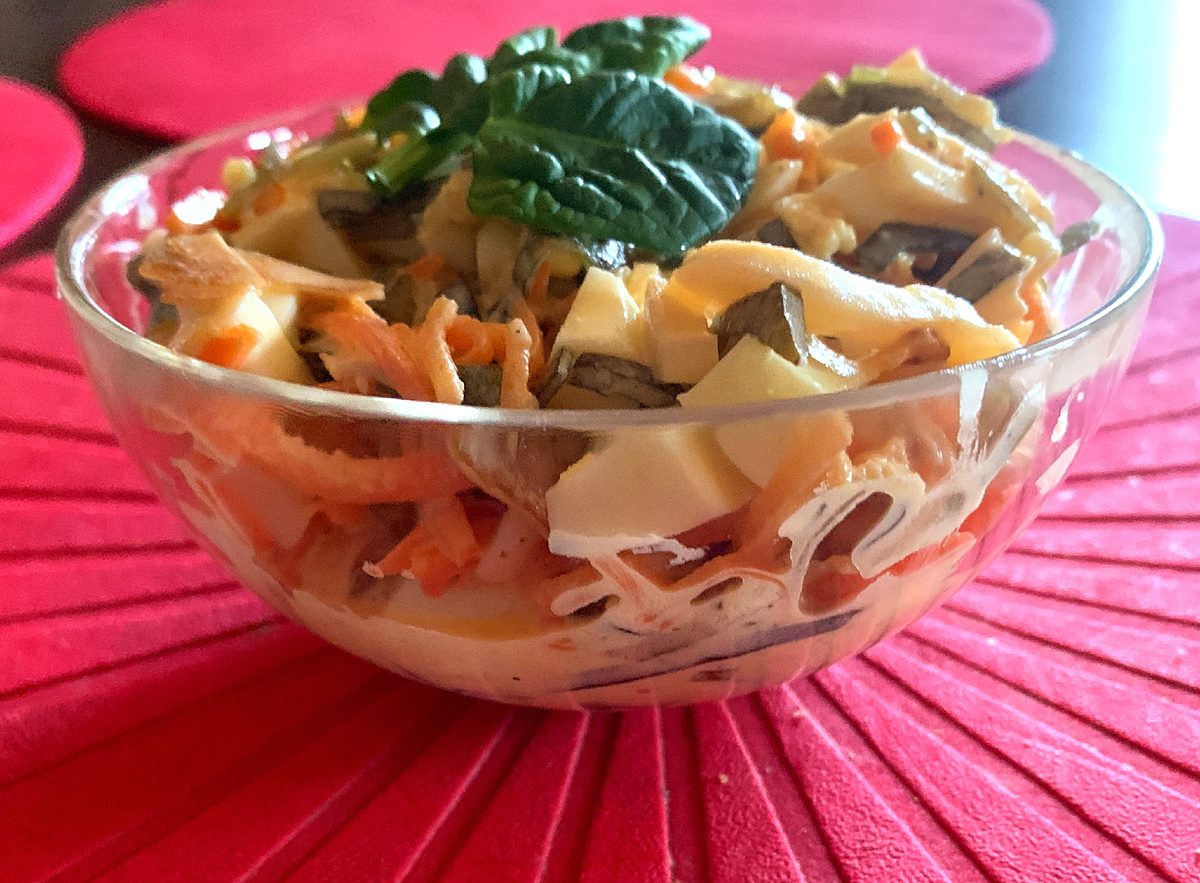 Новый, для нас, салат из кальмаров, морской капусты и моркови