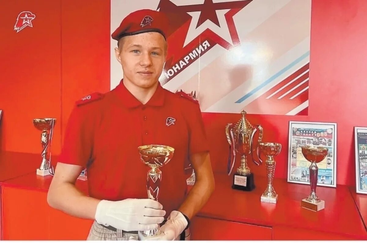    Стас Суханов помог потушить пожар.