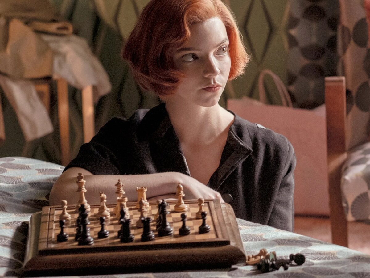 Кадр из сериала «Ход королевы»