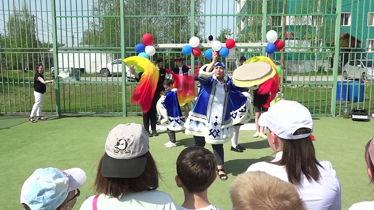    В Пойковском открыли дворовую площадку для знакомства с культурой коренных народов