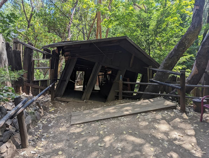 Знаменитый "Дом тайн" в Орегонском вихре, где наблюдаются необычные оптические и магнитные эффекты.