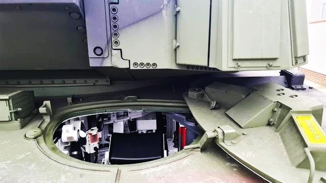 Люк механика- водителя танка K2GF