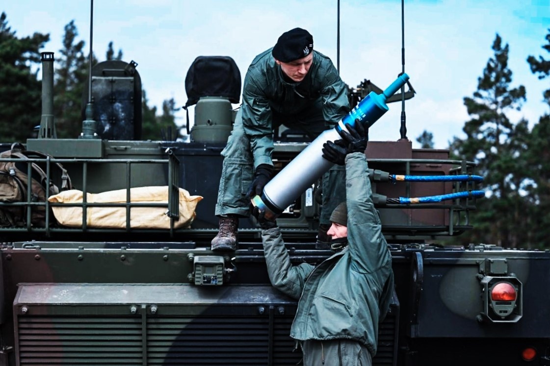 Пополнение механизированной боеукладки.