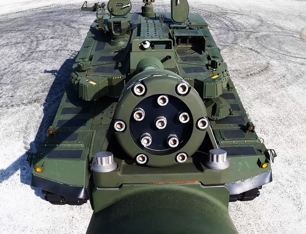 Датчик системы учета теплового изгиба ствола установлен вблизи дульного среза.