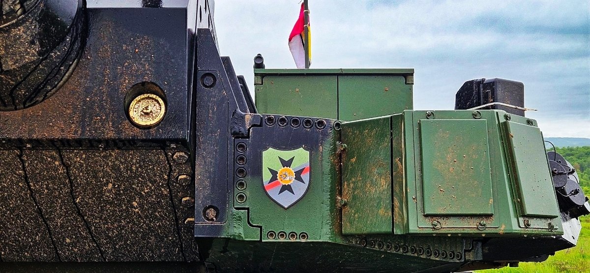 ... и левой скулы.