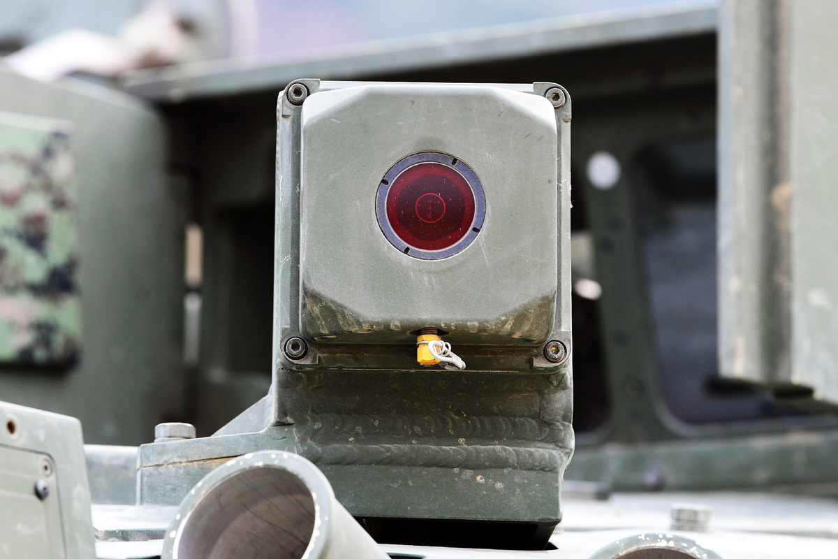 Передний левый датчик LWR/RWR