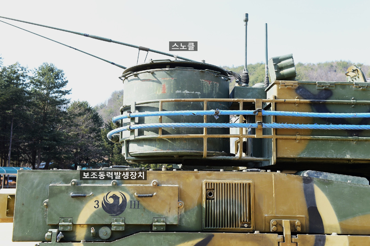 Установка кожуха трубы ОПВТ в кормовой части башни.