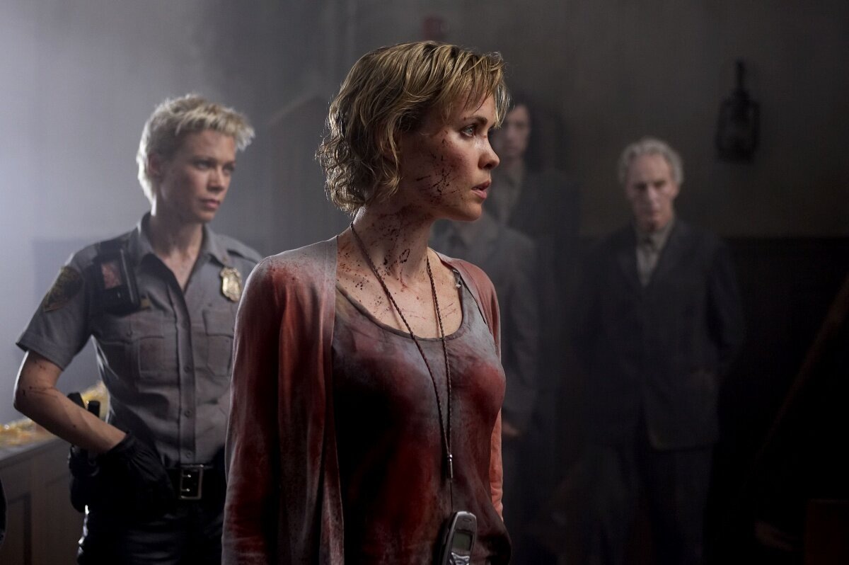 Роуз и ко на кадре из "Сайлент Хилла"