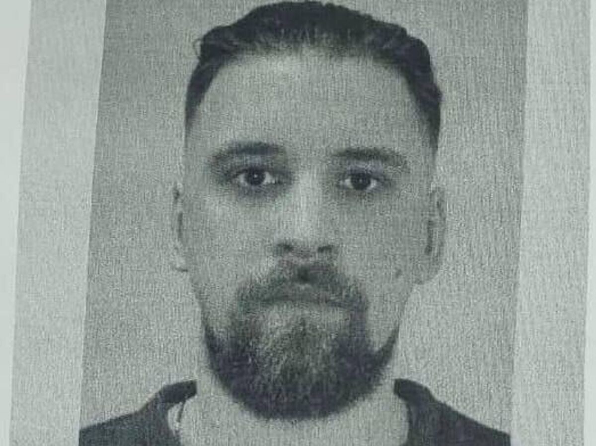    Правоохранительными органами разыскивается Артем Тимофеев