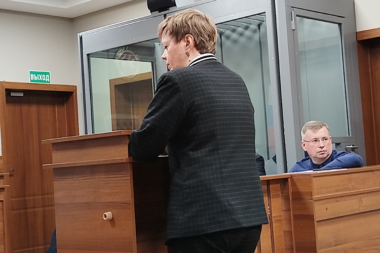    Елену Белоус, которая работала под руководством Миронова, фамилия собственника помещений не смутила, по ее словам, о том, что это была мать главы администрации, она узнала только во время следствия