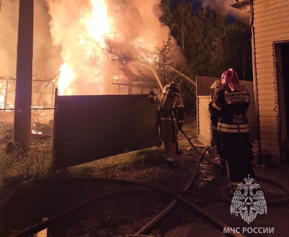    Из дома самостоятельно эвакуировались 3 человека, в том числе 1 ребенок