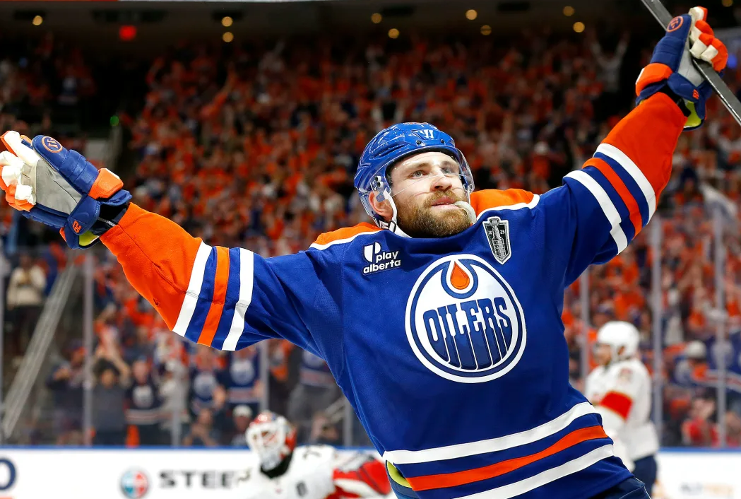 Леон Драйзайтль стал главным героем первого матча финала Кубка Стэнли-2025. Фото: НХЛ