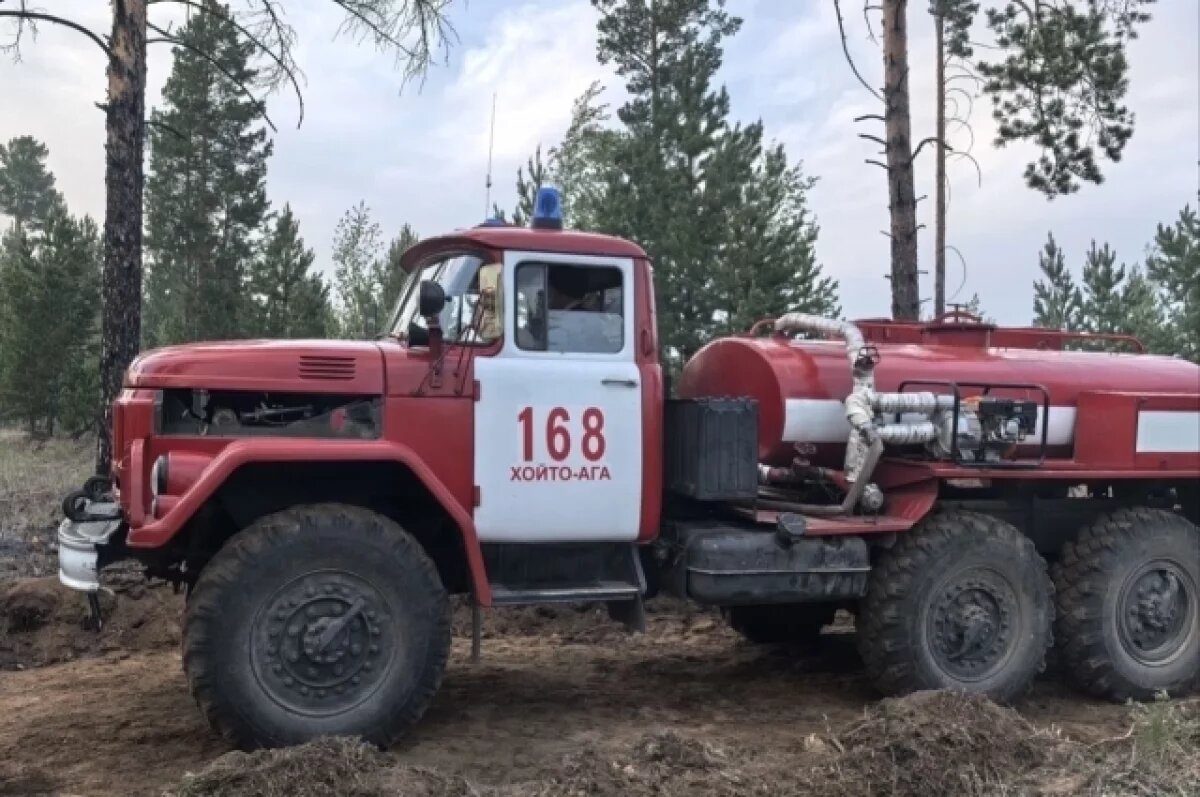    Добровольцы - госслужащие прибыли для усиления на пожар около Дарасуна