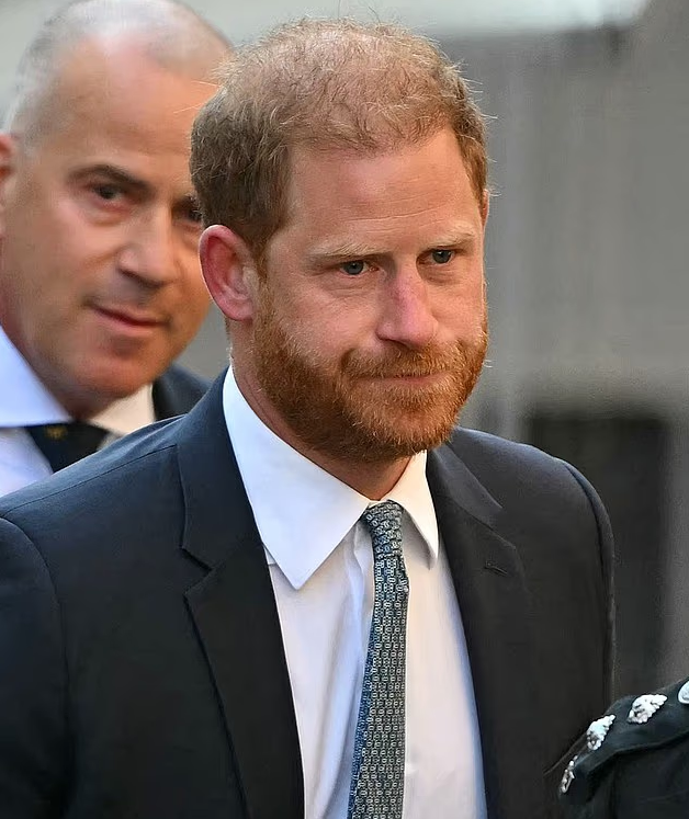 Герцог Сассекский в Королевском суде 8 апреля 2025 года во время рассмотрения апелляции на решение Высокого суда, лишившее его автоматической полицейской охраны, финансируемой налогоплательщиками, после «Мегзита».