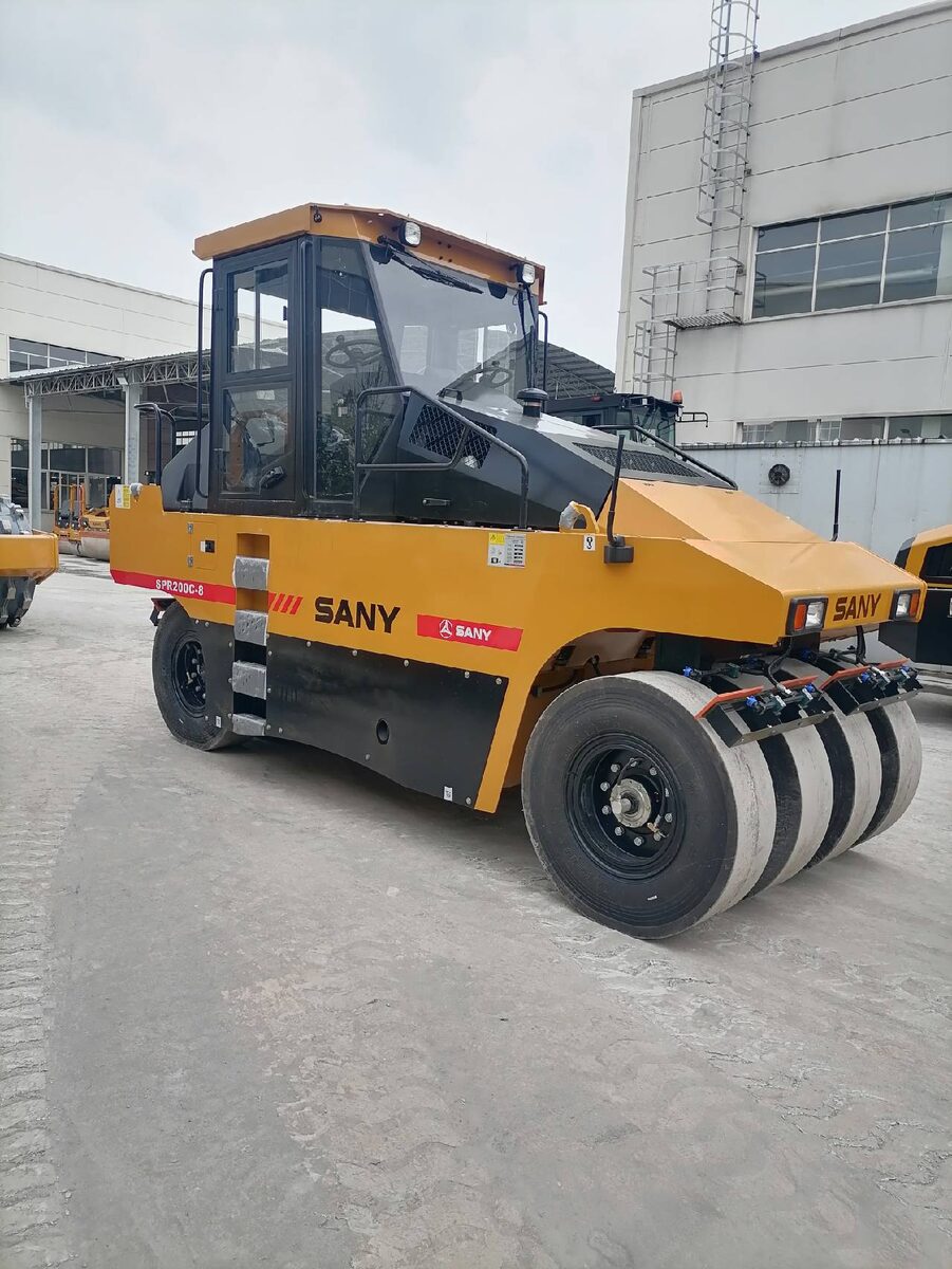 Каток пневмошинный SANY SPR200C-8