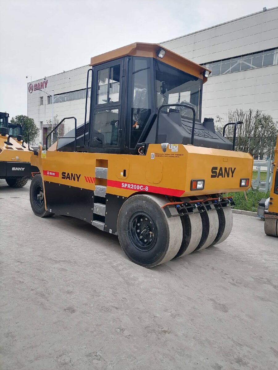 Каток пневмошинный SANY SPR200C-8
