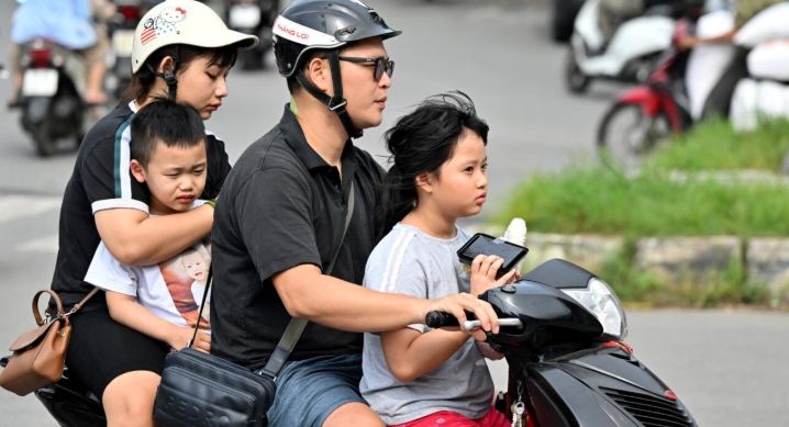 Если в семье только два ребенка, культура ездить на одном мотике вшестером будет утрачена!