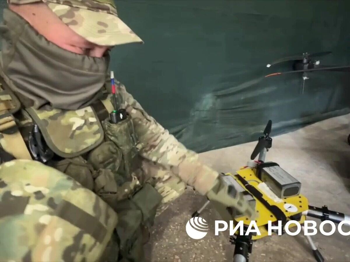    Десантник о новом российском тяжелом многоцелевом FPV-дроне "Заноза"© РИА Новости