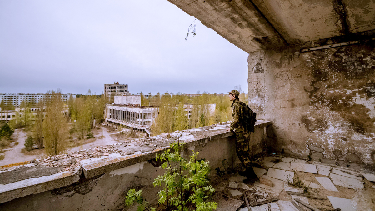 Смотровая площадка. Вид с гостиницы Полесье на центр Припяти. 