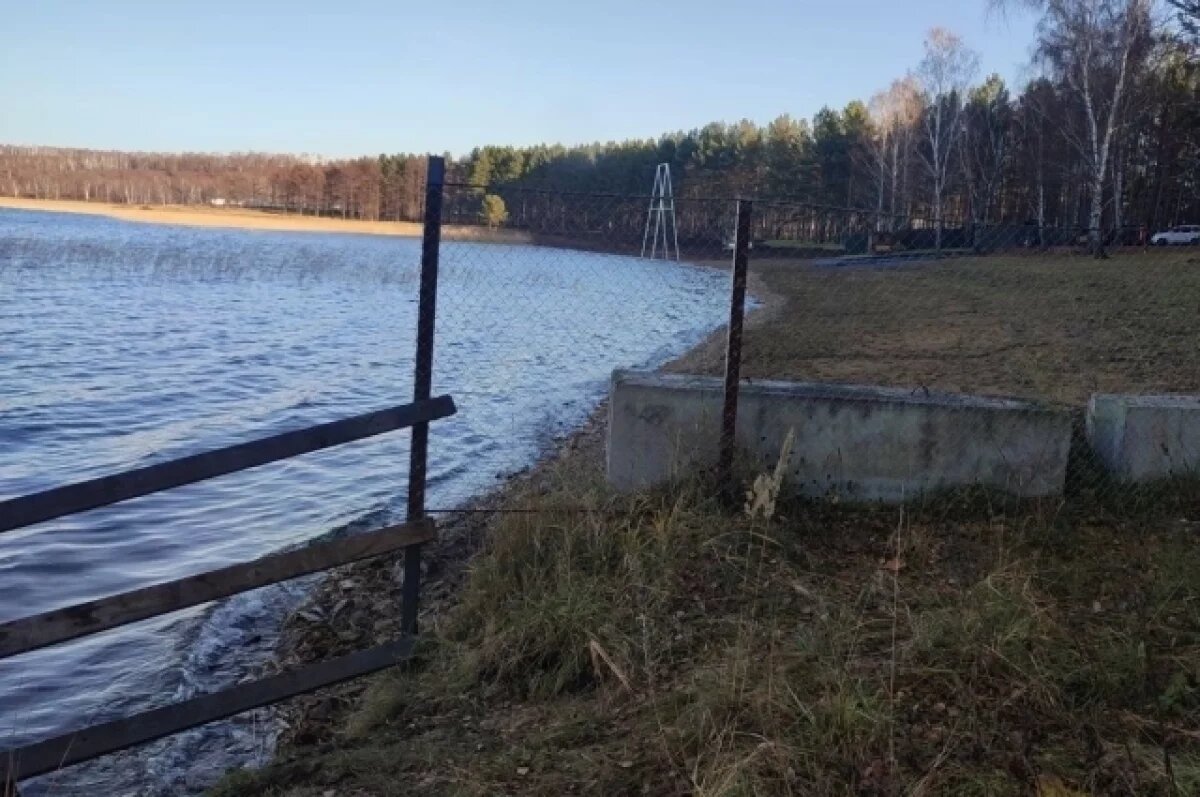    Участок с озером вернут государству и местным жителям.