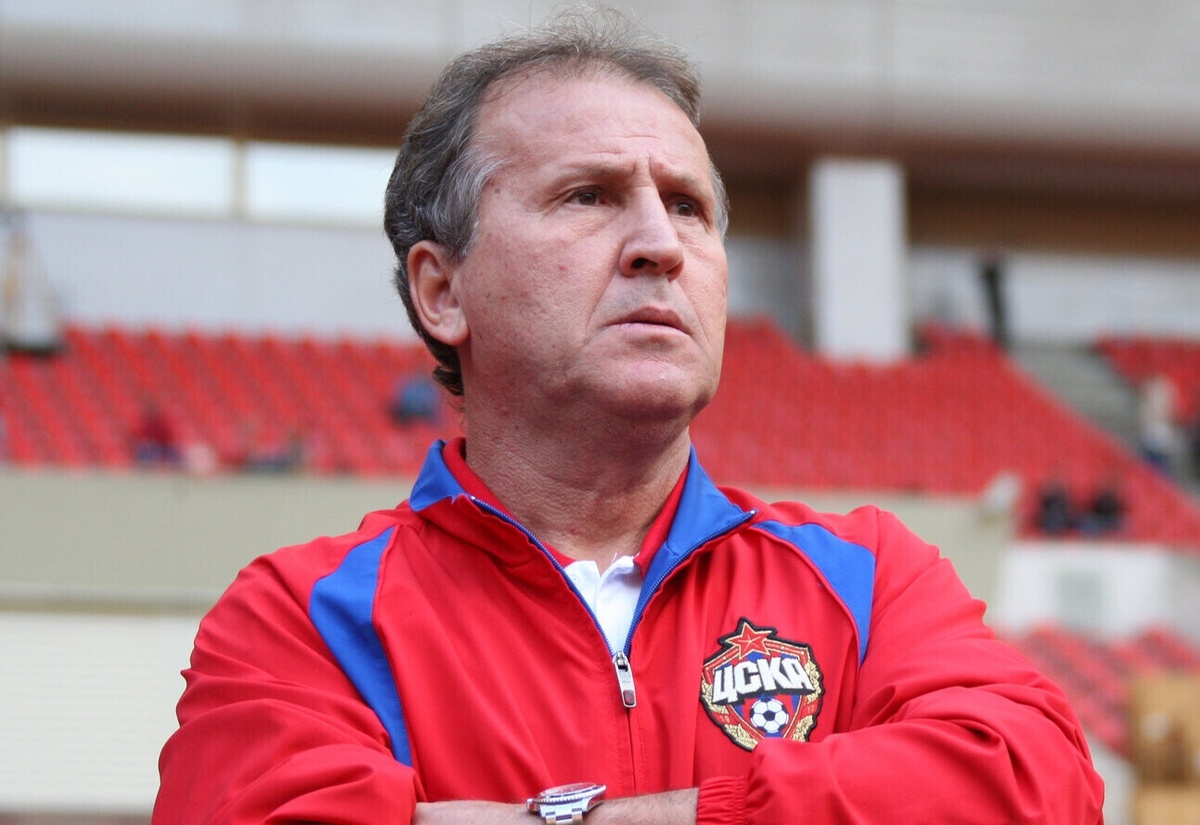 Зимой 2009 года ЦСКА возглавил легендарный бразилец ЗИКО. Правда, его тренерская карьера получилась далеко не такой впечатляющей, как игроцкая. В Москве он задержался всего на восемь месяцев, однако за это время успел выиграть два трофея - Кубок и Суперкубок России.