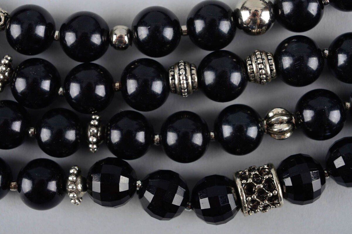 Браслет из гагата. Фото из Интернета.