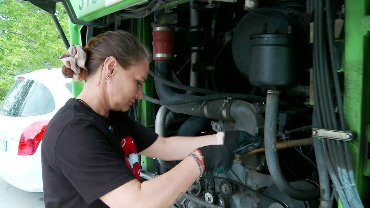 С большой машиной Олеся на "ты"