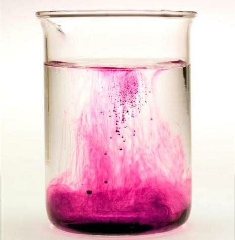 Почему нельзя чистить самогон марганцовкой: опасные химические реакции