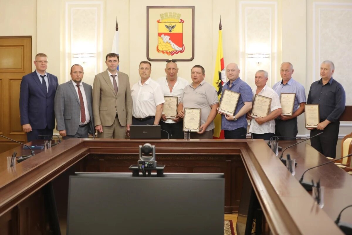    Мэр поблагодарил специалистов, устранявших аварию на Московском проспекте