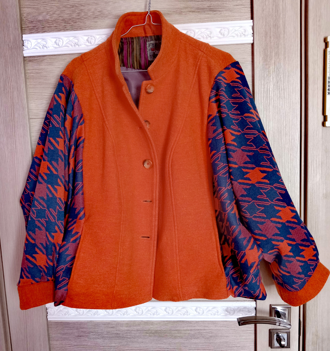 Дополнила карманами в шов. 