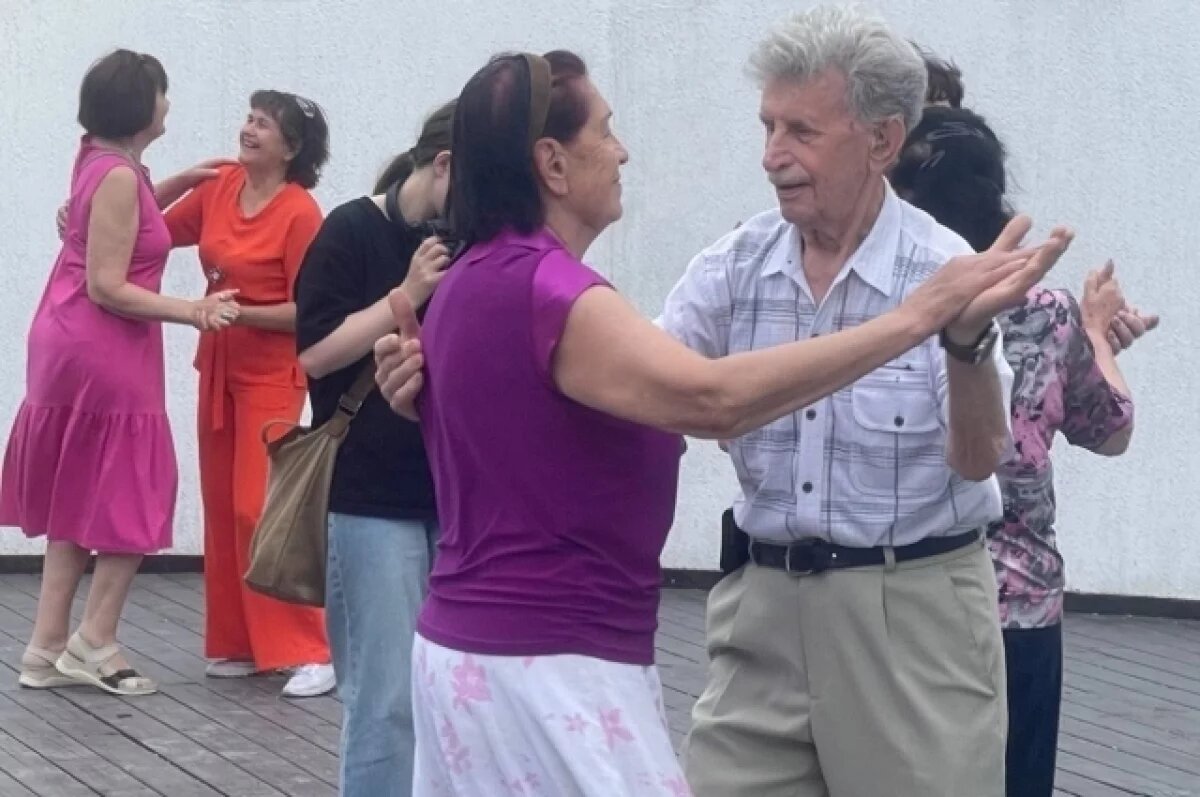    В Ростове прошла летняя дискотека для людей «серебряного» возраста