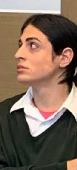 В последнее время в социальных сетях активно обсуждается ситуация вокруг блогера Хилми, который оказался в лечебно-исправительном учреждении. По сообщениям в его телеграм-канале, причиной госпитализации стала язва двенадцатиперстной кишки, однако сейчас его состояние стабилизировалось.

Кроме того, появились слухи о якобы написанном им письме из тюрьмы, в котором блогер жаловался на сексуальное насилие. В официальном посте Хилми опроверг эту информацию, отметив, что данное письмо является фейком и не имеет к нему отношения. Несмотря на это, поддельный документ активно распространялся в различных интернет-пабликах, вызывая широкий резонанс.
