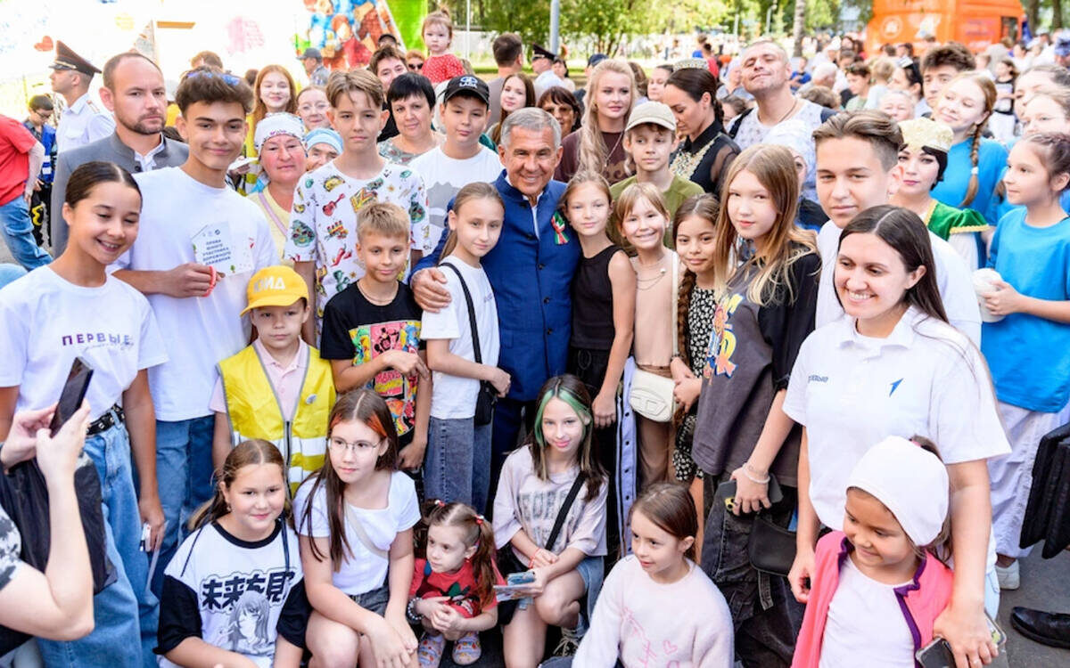 Старт новому проекту дворовых событий «Курше фест» в начале мая дал Раис Татарстана Рустам МиннихановФото: tatarstan.ru