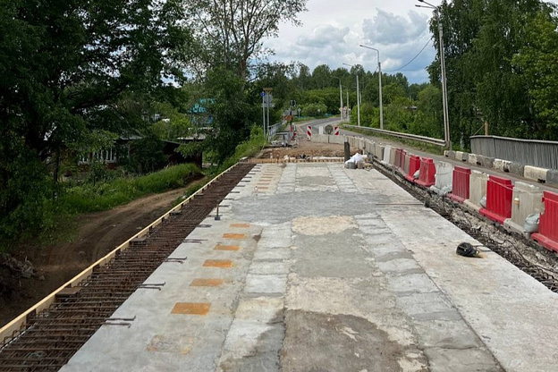    Мост через Люгу отремонтирован на треть