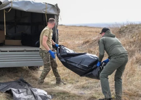    Зеленский обвинил РФ в подмене тел погибших украинцев на россиян