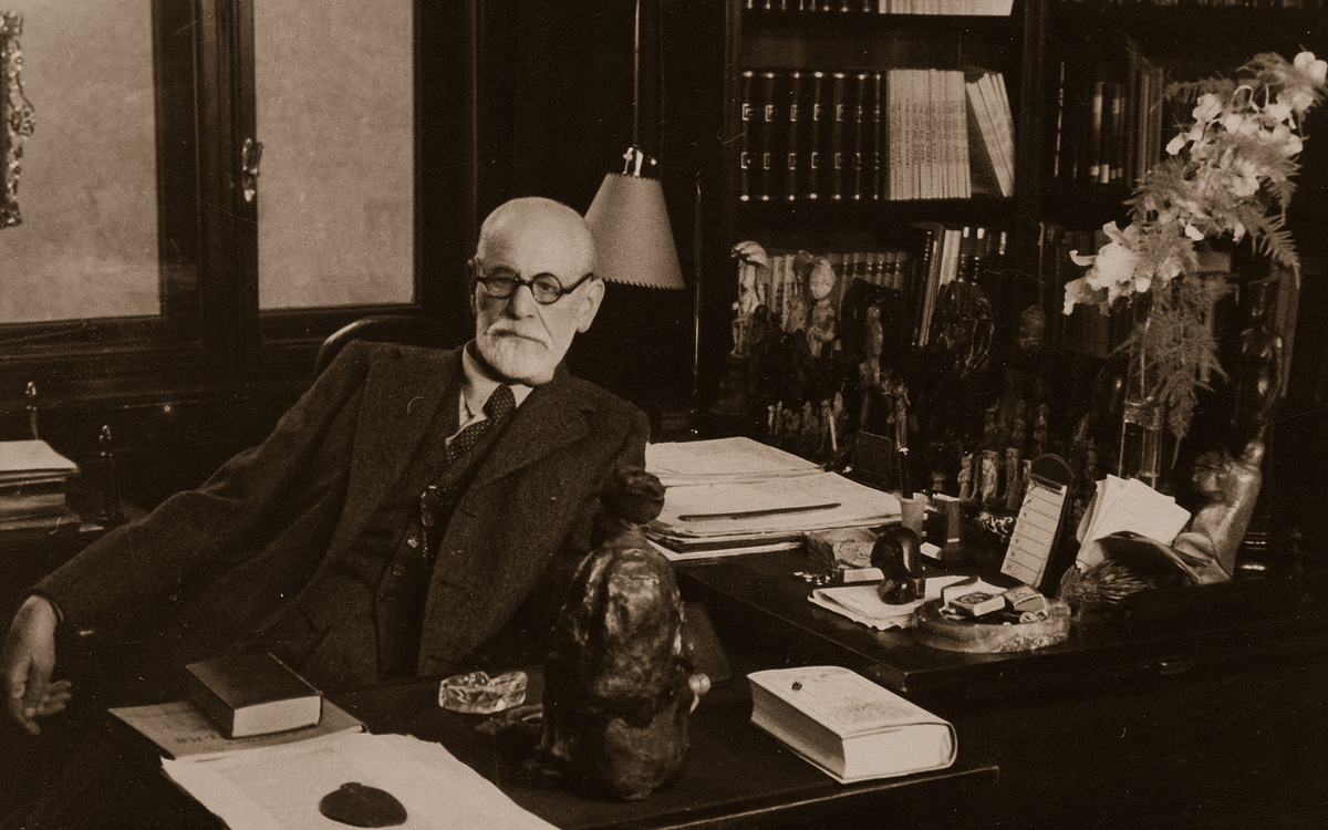 Зигмунд Фрейд в своем кабинете, Берггассе 19 в Вене, 1934 год