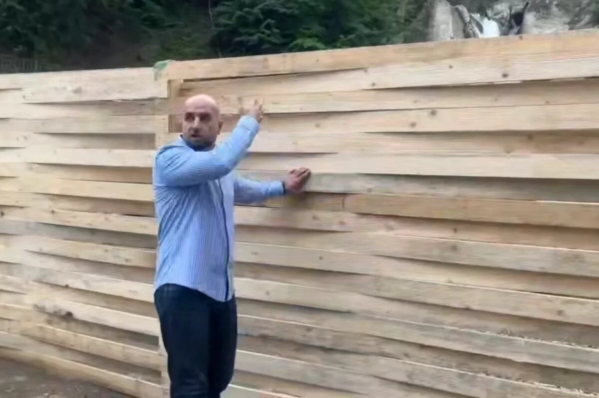    В Дагестане возле Хучнинского водопада вместо забора поставят изгородь