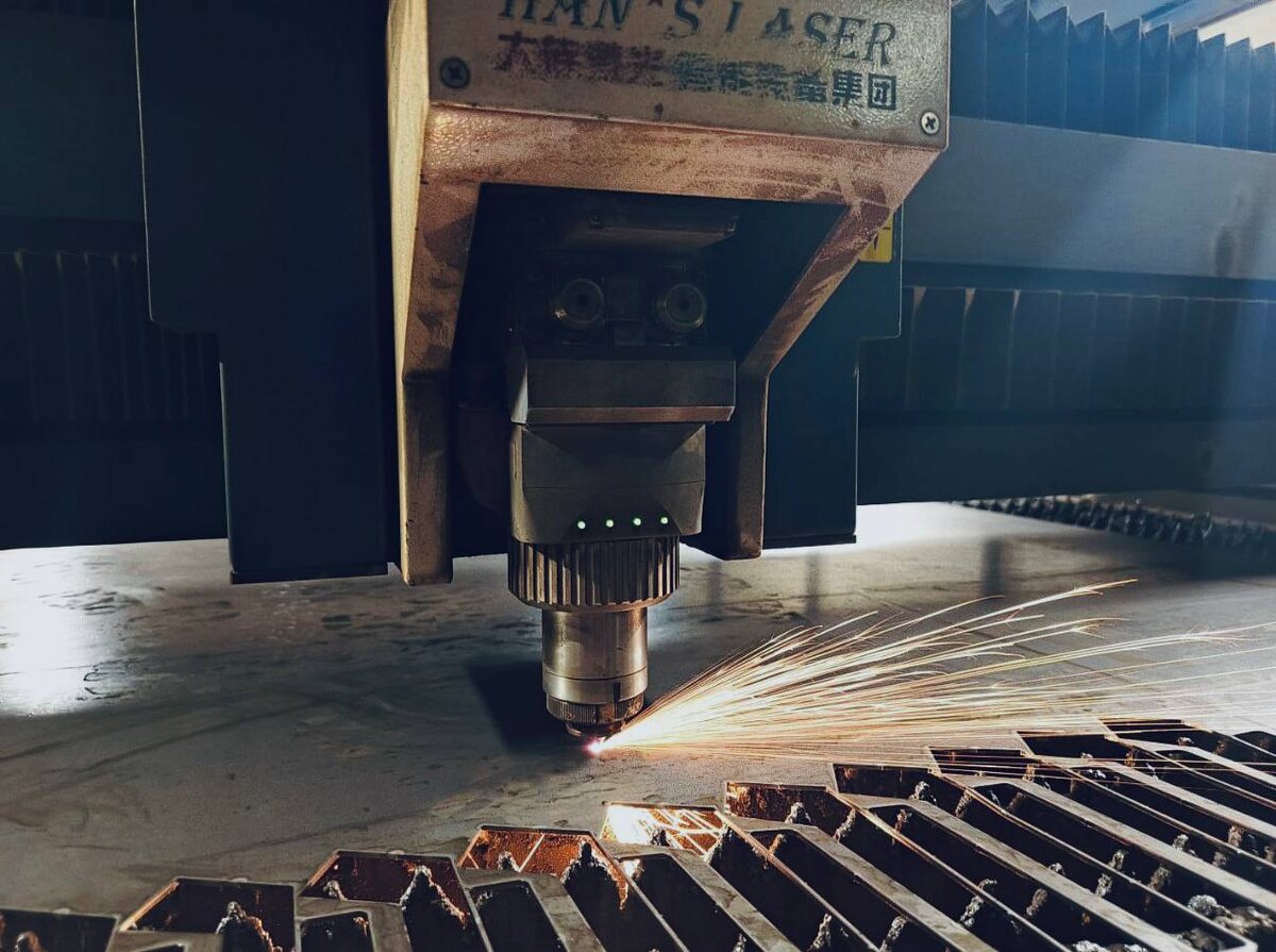 Установка лазерного раскроя Han’s Laser