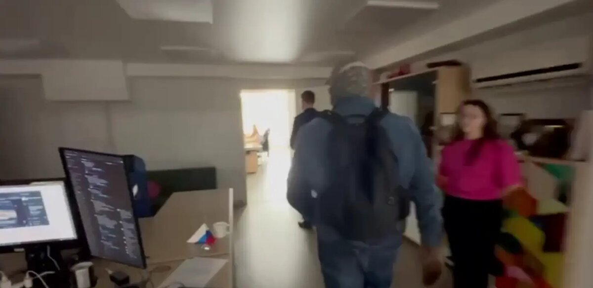    Фото: стоп-кадр видео обысков Ura.ru