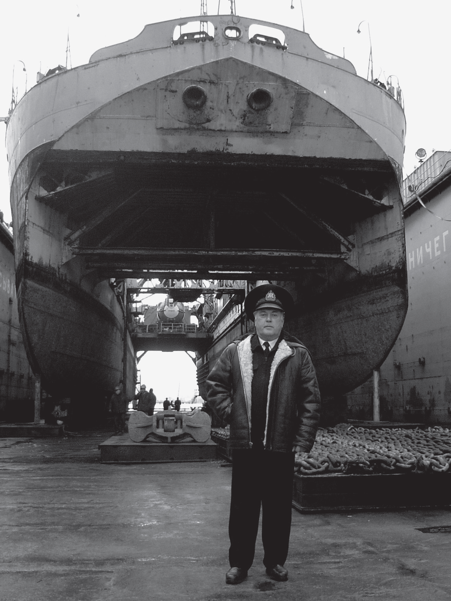 А.А.Ишинов на палубе плавучего дока «ПД-88». Январь 2005 г.