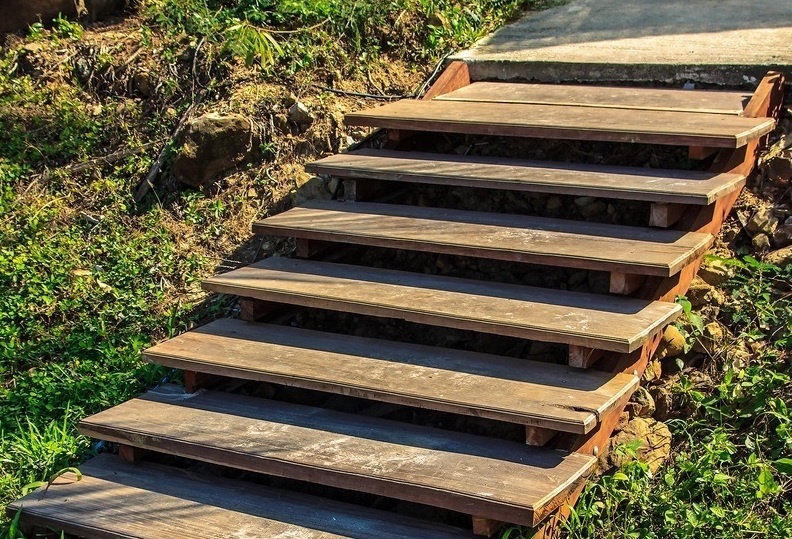    Так выглядит лестница, собранная из обычных досок