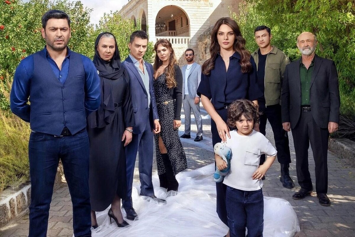    «Далекий город», 2024 — настоящее время постер сериала