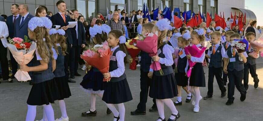 С 1 июля вступит в силу новый стандарт школьной формы для учеников начальных, средних и старших классов Что, где и кому покупать?