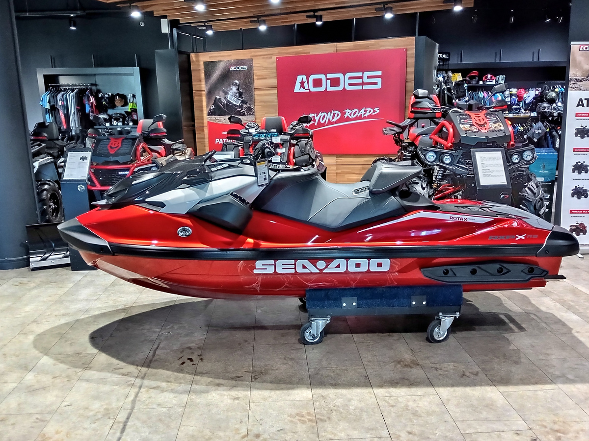 Черно-красный самый классный. RXP 325 в салоне Formula7 Юг на 27 км МКАД