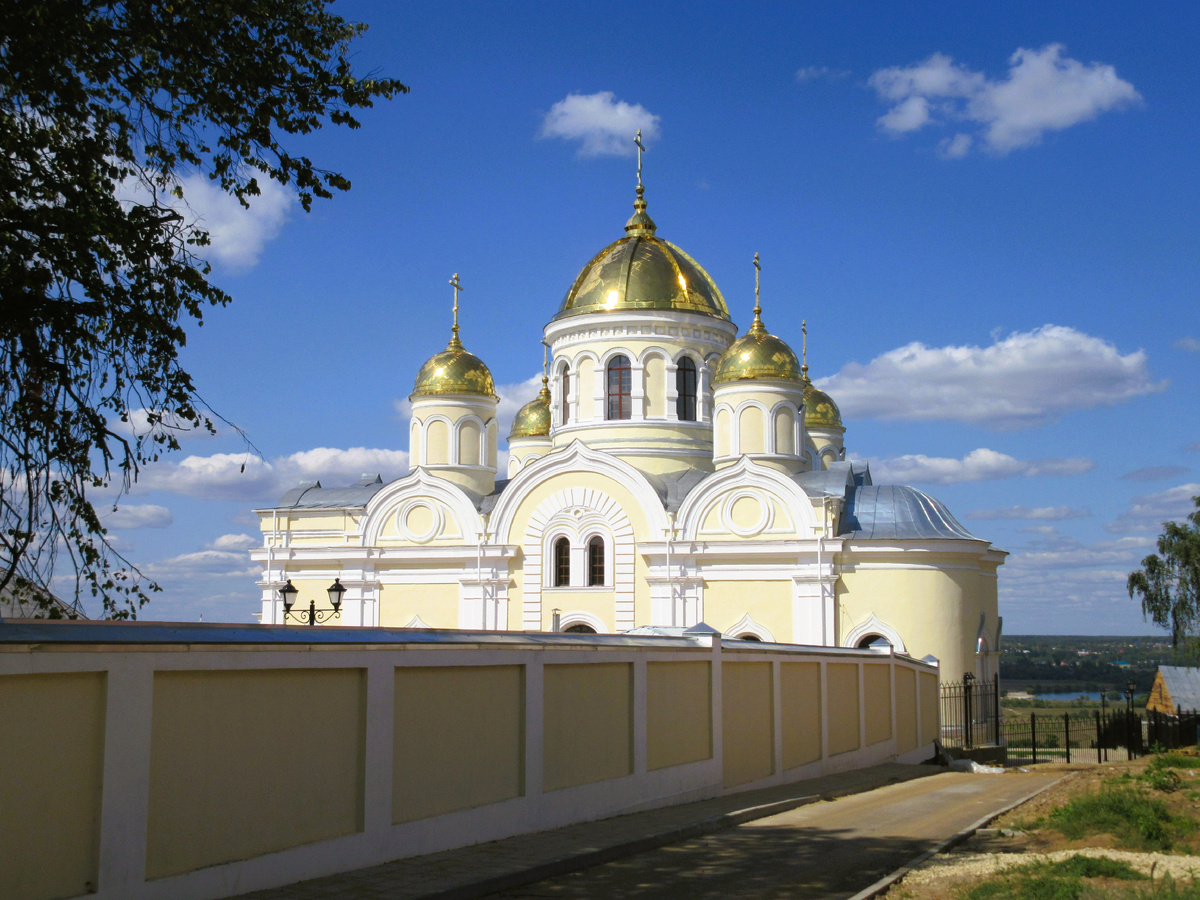 Преображенский собор Никитского монастыря. Построен в 1890-е годы