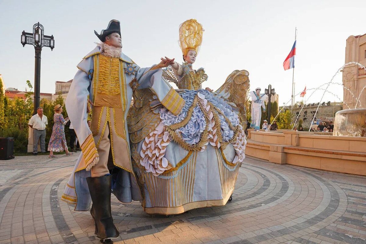 Театрализованное шествие «Таврический вояж» // Фото из Telegram-канала комплекса «Новый Херсонес» 