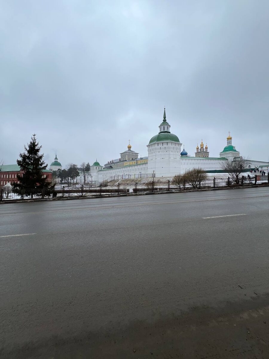 Мартовское утро 2025 года, вид на Троице-Сергиеву Лавру. Личный фотоархив автора.